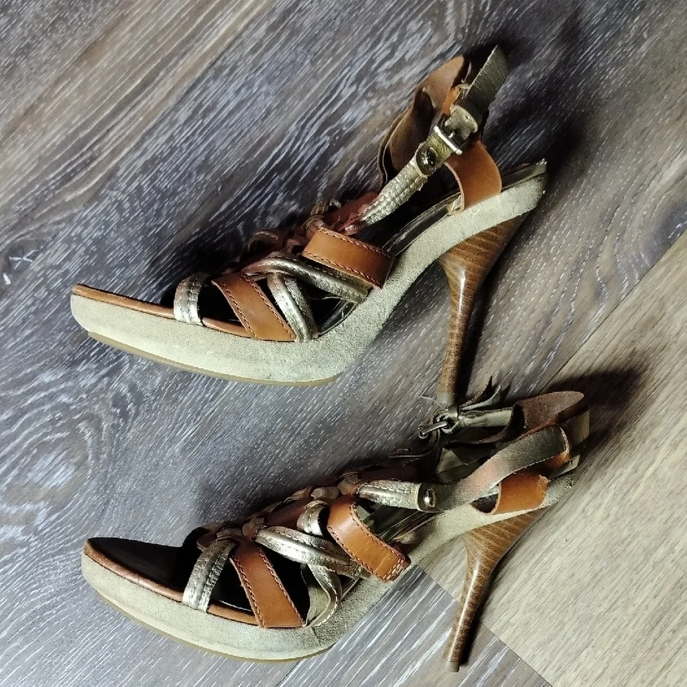 Michael Kors Brown and Gold Sandals with Elegant Design